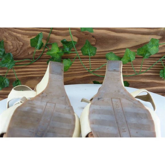 Kenneth Cole Reaction Sz 9 M Yellow Gladiator Patent Leather Women Sandals - Picture 7 of 7